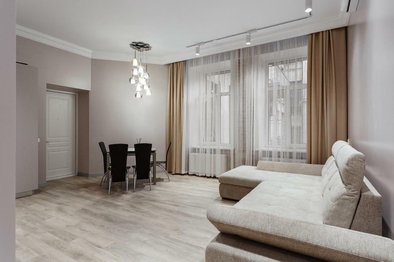Central Barkar Apartments Odessa Buitenkant foto