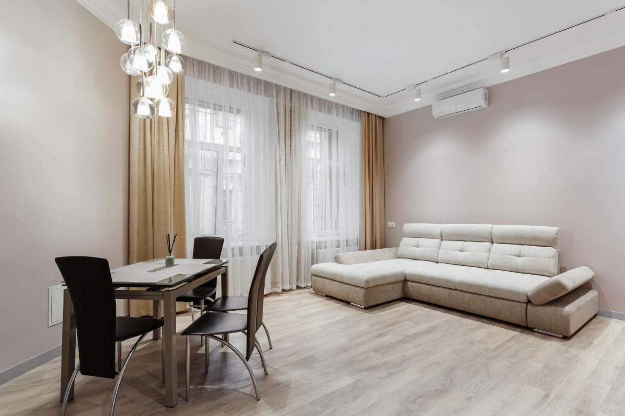 Central Barkar Apartments Odessa Buitenkant foto